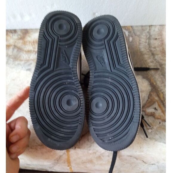 Nike Air Force 1 Low Panda Black White Swoosh boy's size 2.5Y - Picture 7 of 8